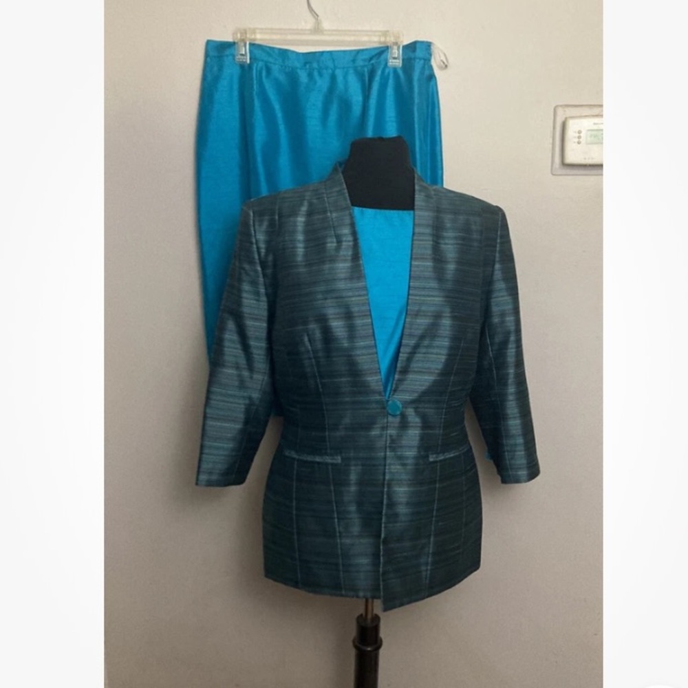10-4 Sag Harbor 3 Piece skirt Suit 12 Blue